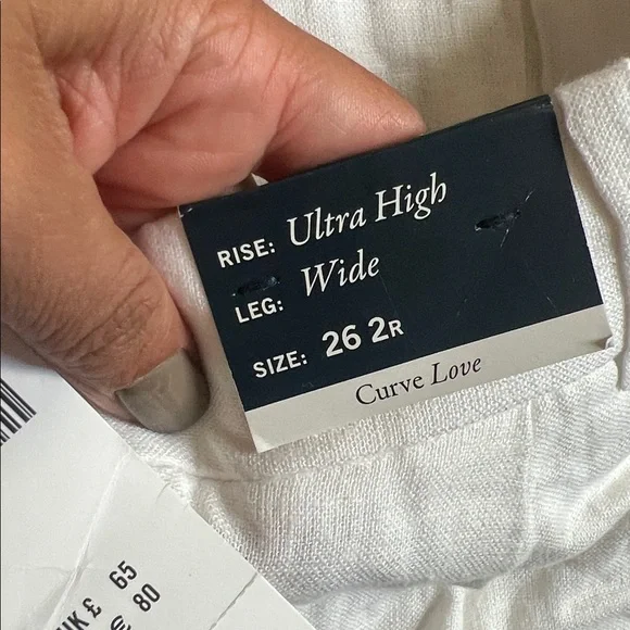 Abercrombie & Fitch - Picture 6 of 6